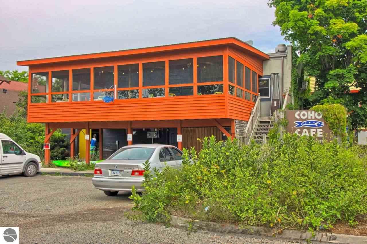 320 Main St, Frankfort, MI 49635